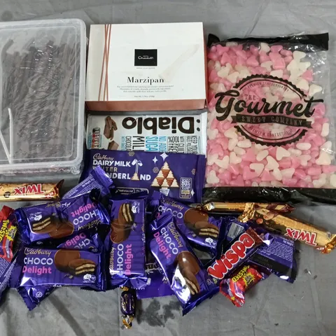LOT OF ASSORTED SWEETS AND CHOCOLATE ITEMS TO INCLUDE HEART SWEETS, CHOCO DELIGHT AND HOTEL CHOCOLAT MARZIPAN