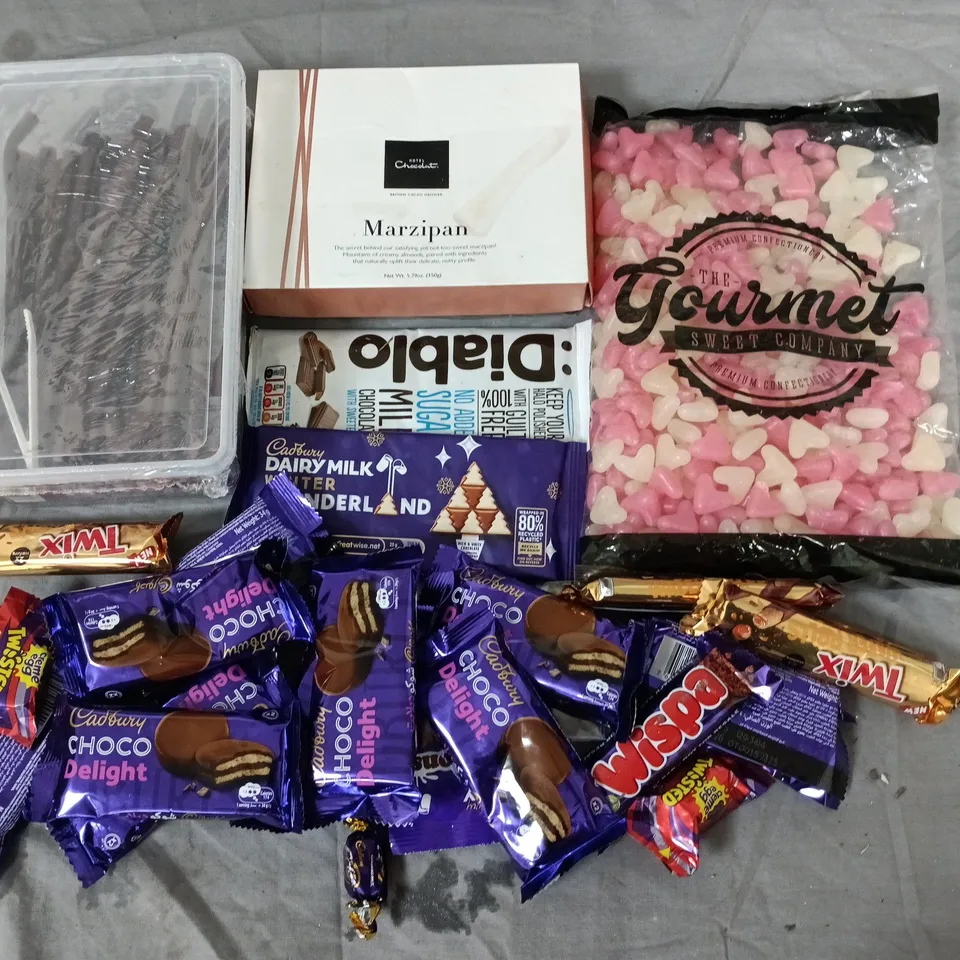 LOT OF ASSORTED SWEETS AND CHOCOLATE ITEMS TO INCLUDE HEART SWEETS, CHOCO DELIGHT AND HOTEL CHOCOLAT MARZIPAN