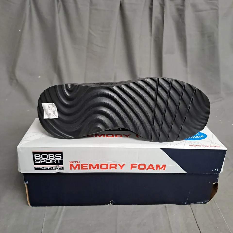 BOXED SKETCHERS BOB SPORT MEMORY FOAM TRAINERS IN BLACK - SIZE 6.5