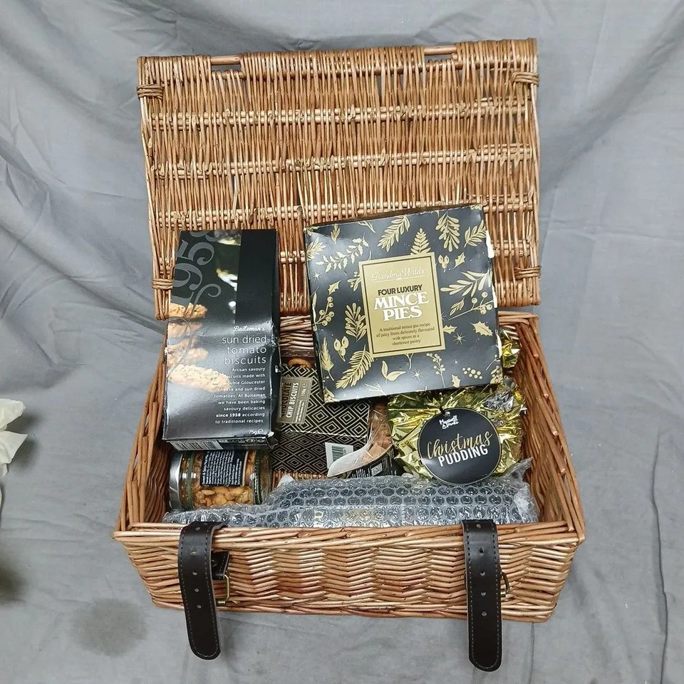 SEASONS GREETINGS HAMPER GIFT SET INCLUDING BISCUITS, WINE AND MINCE PIES