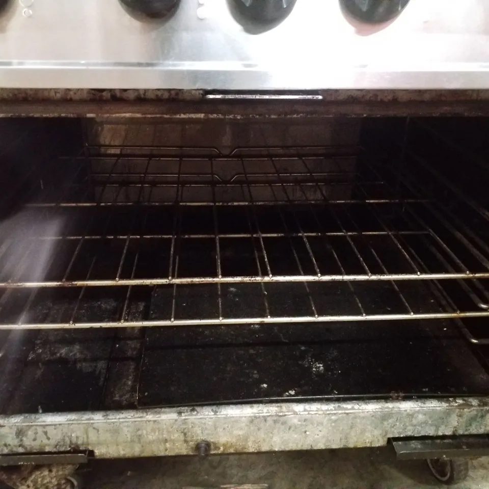 COMMERCIAL 6-BURNER GAS RANGE WITH DOUBLE OVENS – STAINLESS STEEL