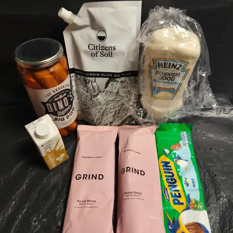 APPROXIMATELY 10 ASSORTED FOOD/DRINK PRODUCTS TO INCLUDE GRIND COFFEE, DINO'S BIG DOGS, PENGUIN BARS ETC 