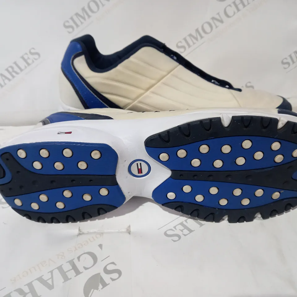 TMMY JEANS HILFIGER CREAM AND BLUE TRAINERS SIZE 11