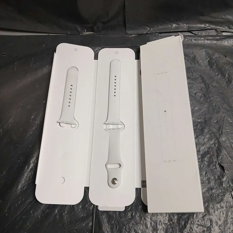 APPLE WATCH WHITE SPORT BAND – BOXED