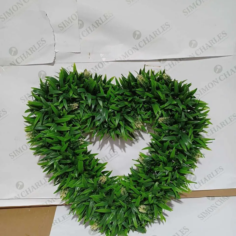 GARDEN REFLECTIONS OUTDOOR PRE-LIT HEART WREATH