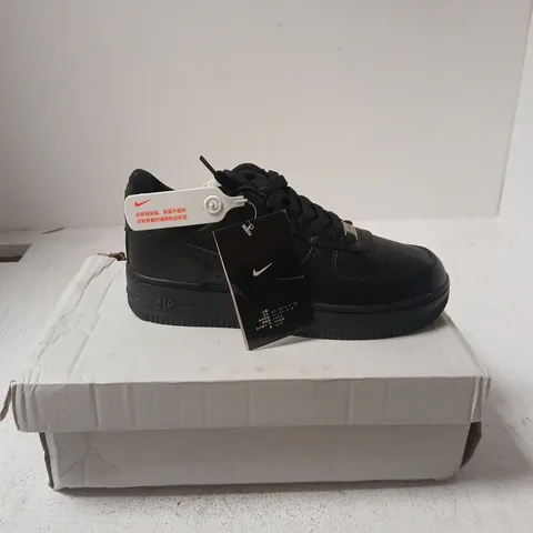 NIKE WOMENS AIR FORCE 1 '07 UK 4.5