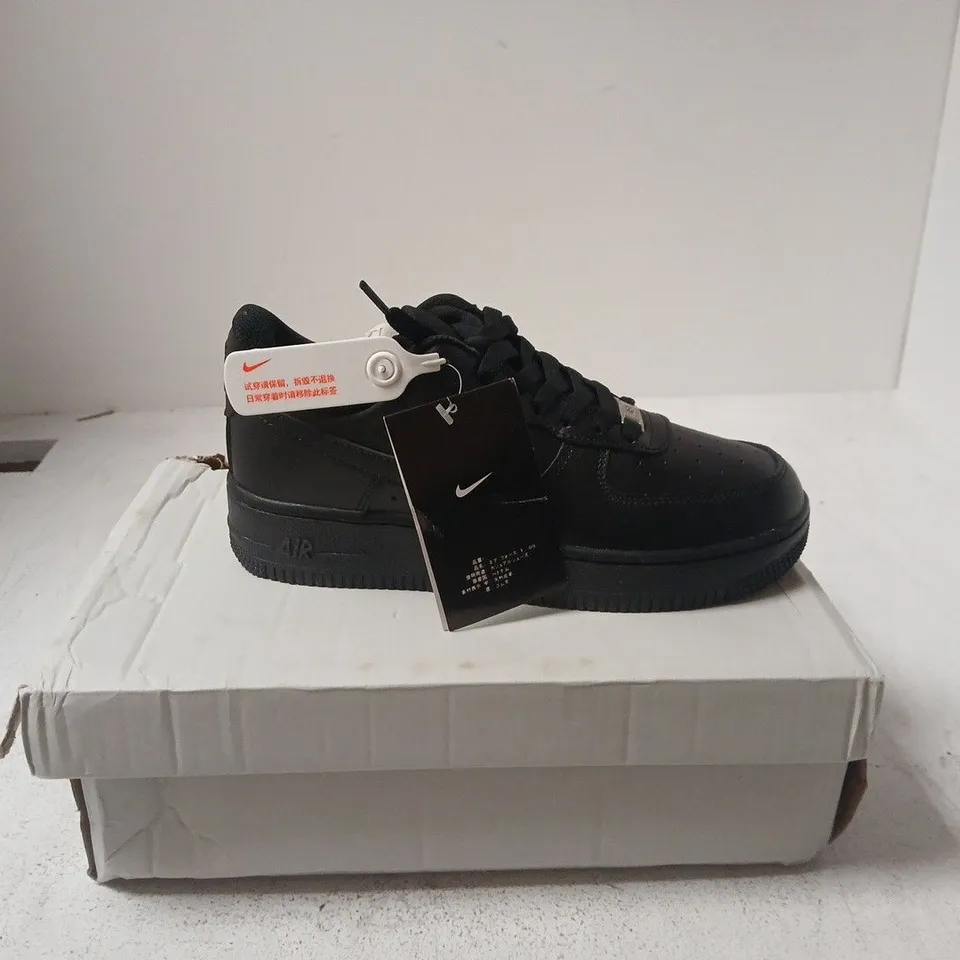 NIKE WOMENS AIR FORCE 1 '07 UK 4.5