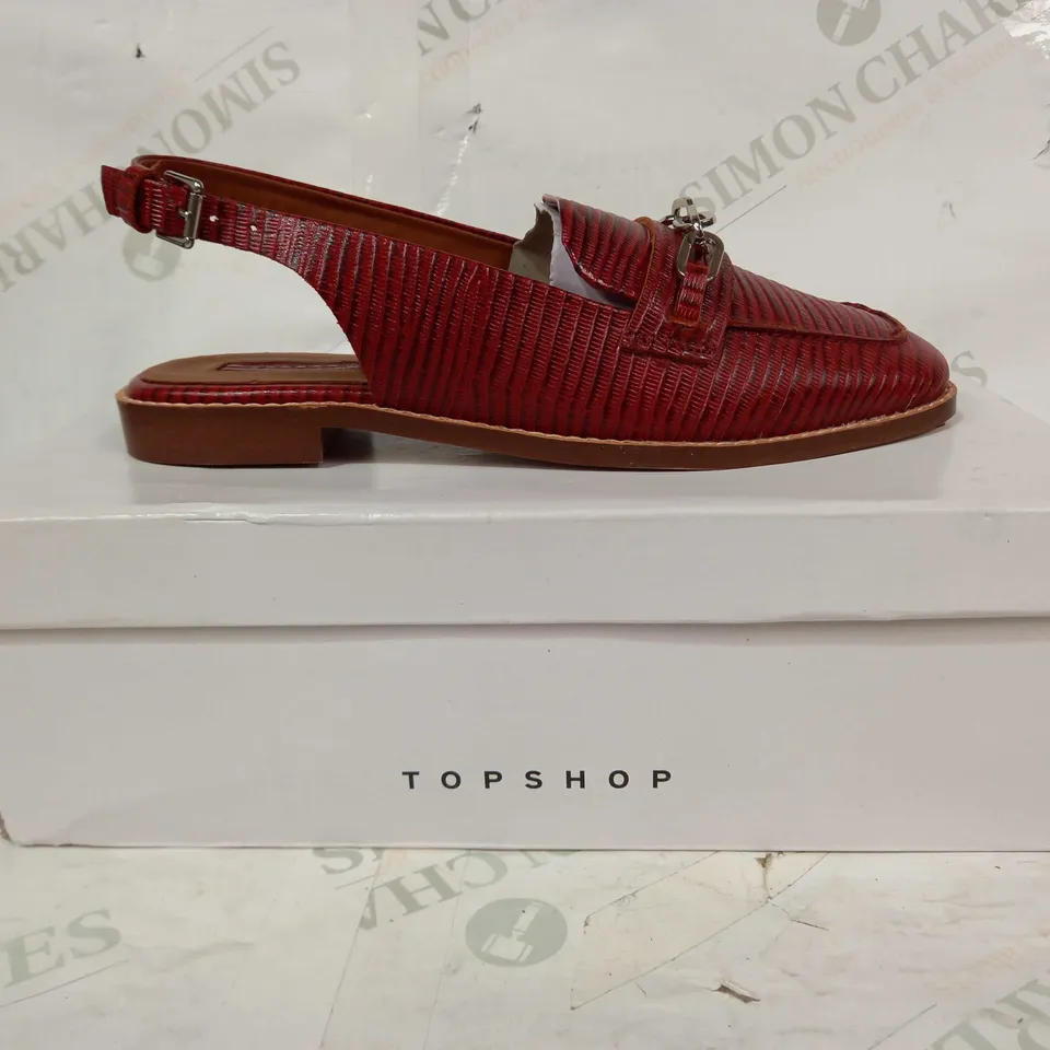 BOXED PAIR OF TOPSHOP LISBON SLIP ON SHOES IN RUST COLOUR WITH CHAIN UK SIZE 5