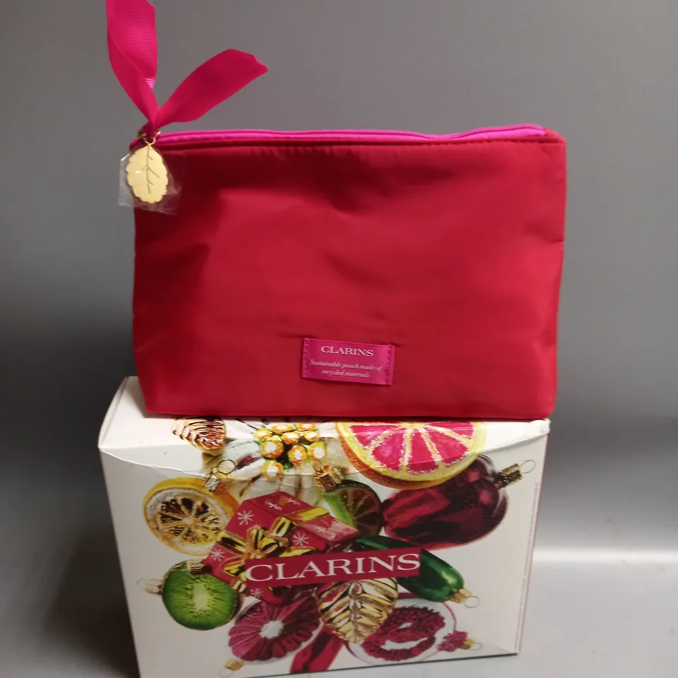 BOXED CLARINS SUPER RESTORATIVE COLLECTION SKIN CARE GIFT SET