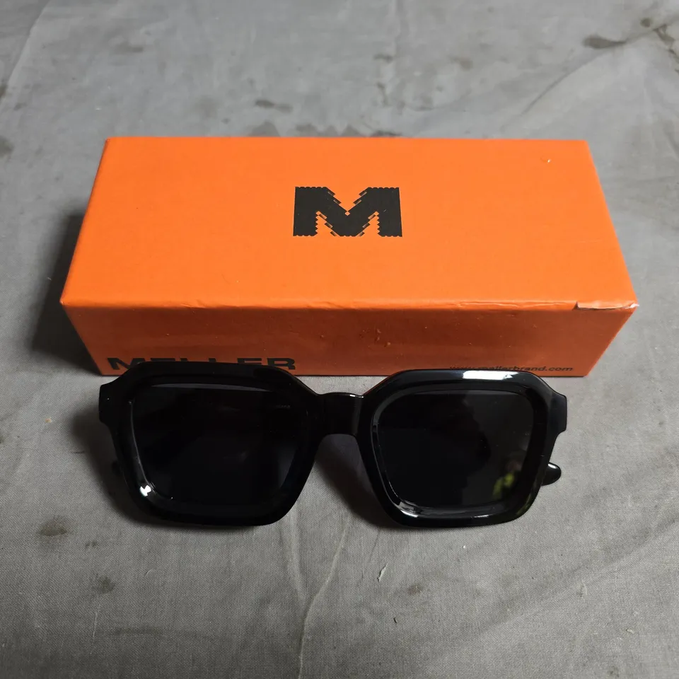 MELLER SUNGLASSES, BLACK RECTANGULAR FRAME - BOXED 