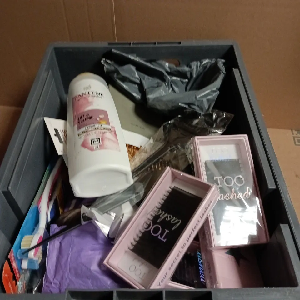 APPROXIMATELY 20 ASSORTED COSMETIC ITEMS INCLUDING TOO LASHED EYE LASHES , PANTENE THICKENING SHAMPOO AND LYNX FIFA AFRICA SHOWER GEL 
