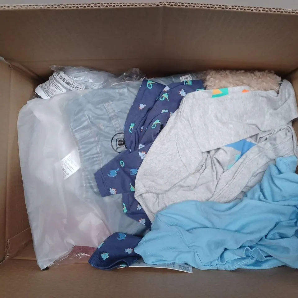 LARGE QUANTITY OF ASSORTED KIDS CLOTHING ITEMS TO INCLUDE SWEATER, VEST, JEANS, ETC