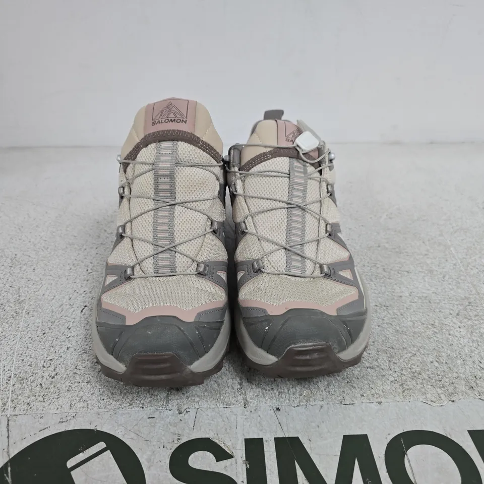 PAIR OF SALOMON HIKING SHOES – UK SIZE 7.5
