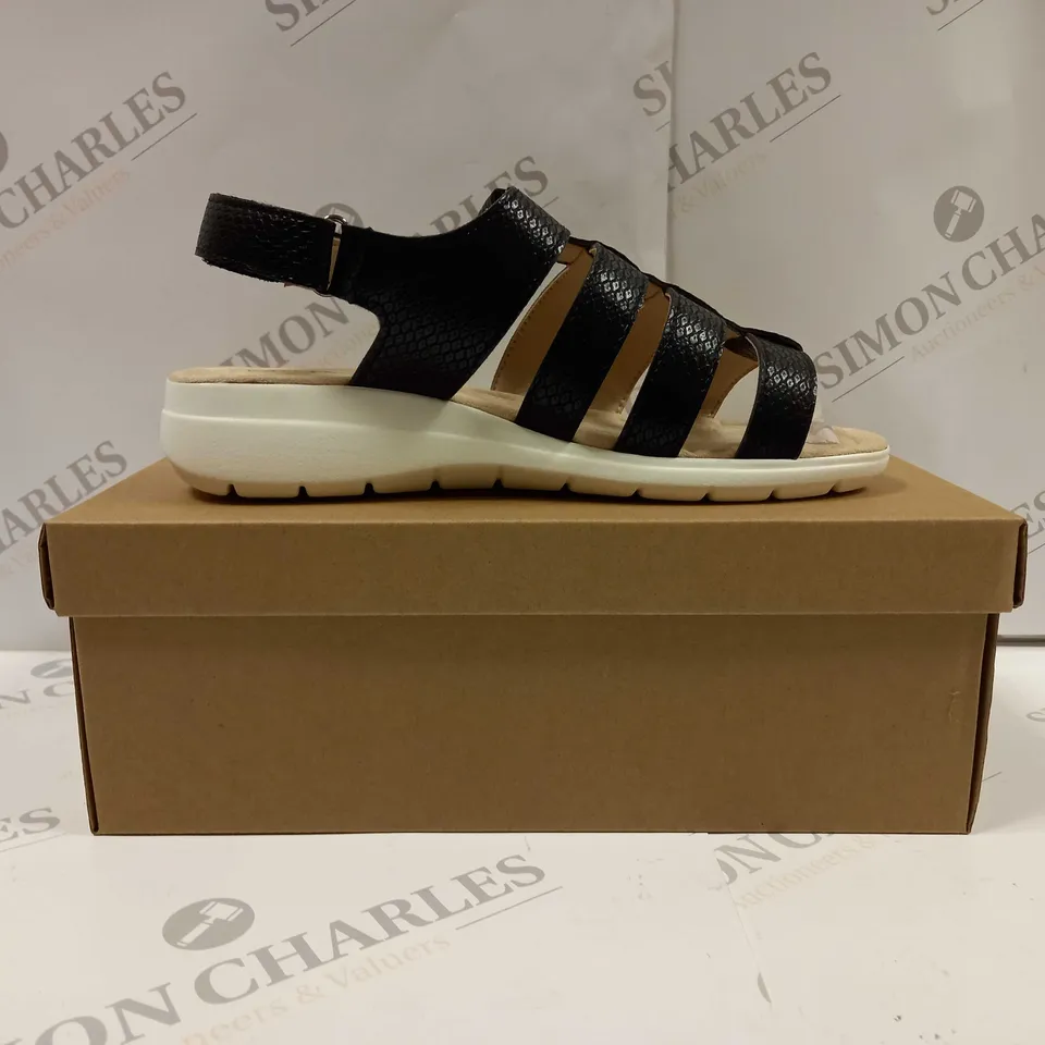 BOXED PAIR OF CUSHION WALK ONE TOUCH CLOSE SANDALS IN BLACK - SIZE 5