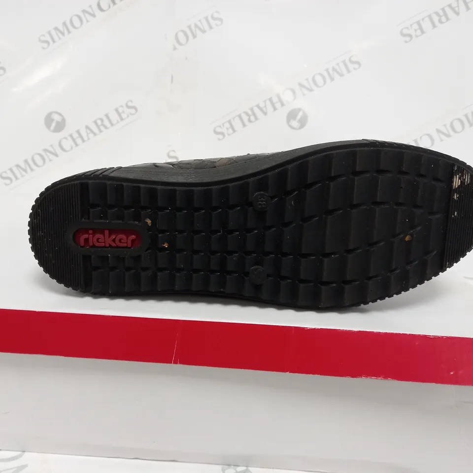 BOXED PAIR OF RIEKER FLEECE LINING BLACK PATENT/BRONZE SIDE ZIP TRAINER BOOTS IN BLACK UK SIZE 5