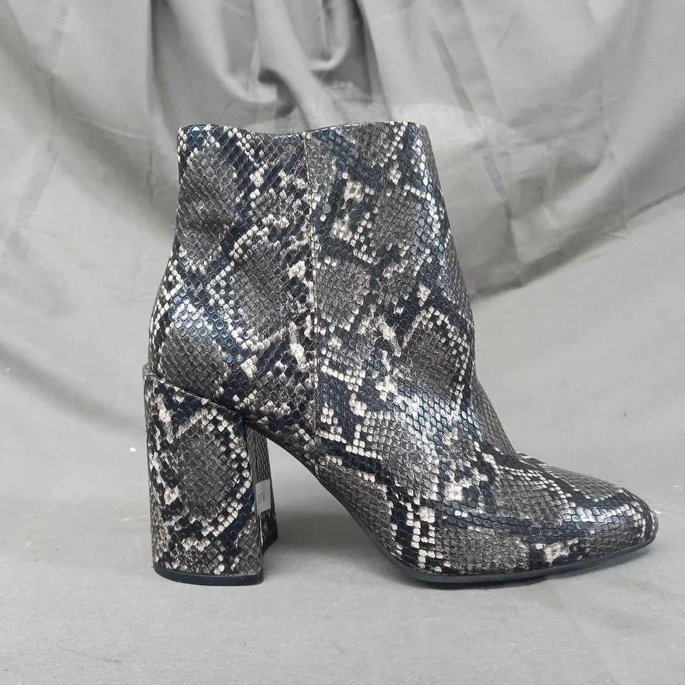 BOXED STEVE MADDEN ANKLE BOOTS IN GREY/OTHER SNAKE - ODD SIZES