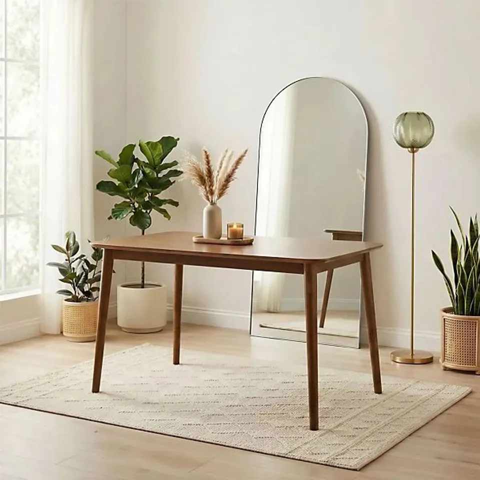 BOXED FURNITUREBOX UK LYNTON SMALL WALNUT EFFECT SOLID WOOD DINING TABLE