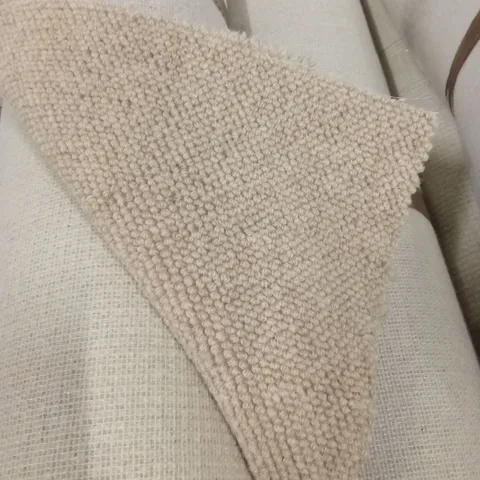 ROLL OF QUALITY SPECIAL CARPET // APPROX SIZE: 5 X 2.62m