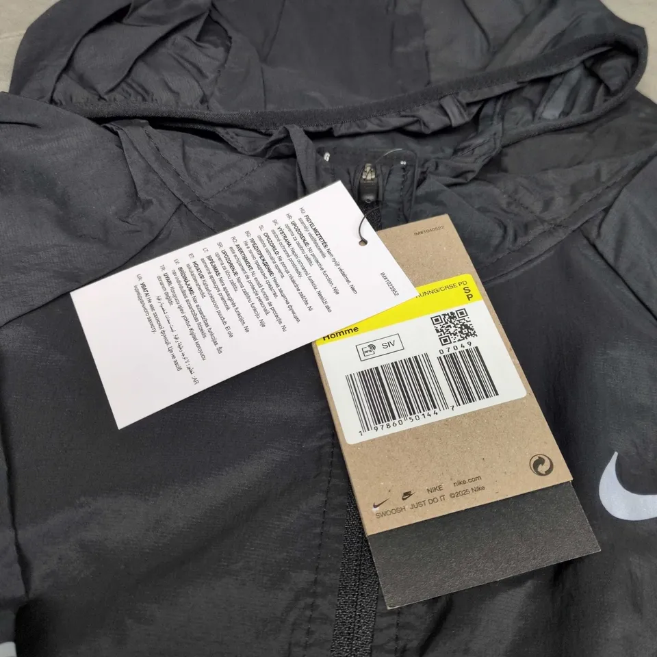 NIKE MEN'S BLACK HOODED WINDBREAKER JACKET