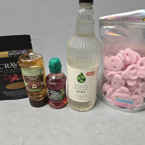 APPROXIMATELY 8 ASSORTED FOOD & DRINK ITEMS TO INCLUDE - FRUIT SHOOT , SIMPLY MINT , SWEET FREEDOM PISTACHIO SYRUP ETC