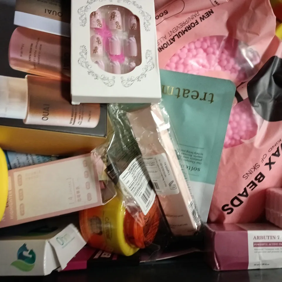 APPROXIMATELY 20 ASSORTED COSMETIC ITEMS TO INCLUDE CHAMPNEY'S, PRAI, ETC - COLLECTION ONLY
