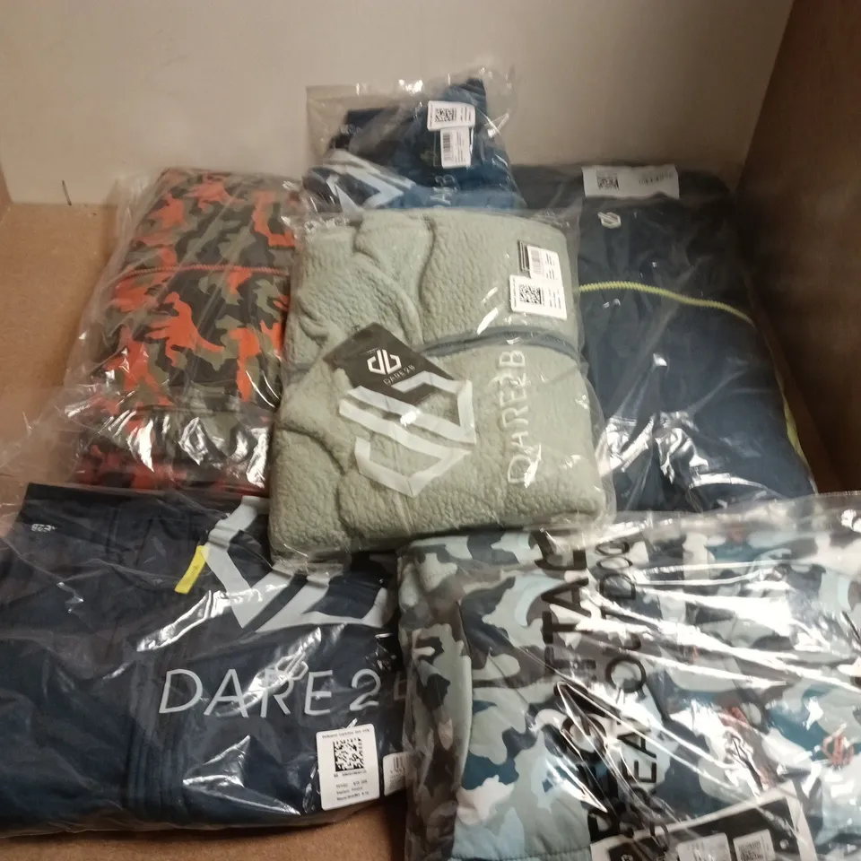APPROXIMATELY 22 ASSORTED REGATTA/DARE2B KIDS CLOTHING ITEMS IN VARIOUS SIZES, STYES & COLOURS TO INCLUDE EXPLORE FLEECE, FREEHAND JACKET, ZESTY II FLEECE, ETC