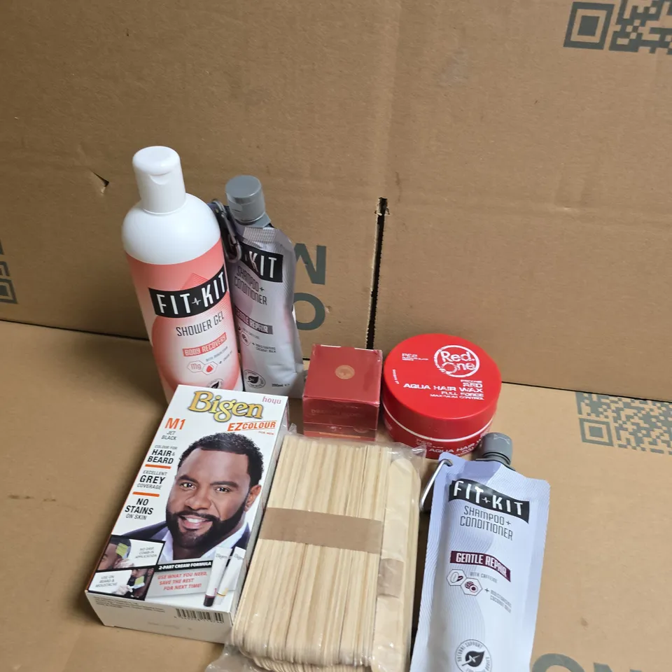 APPROXIMATELY 15 ASSORTED HEALTH & BEAUTY PRODUCTS TO INCLUDE HAIR DYE, SHAMPOOS AND AGING CREAM 