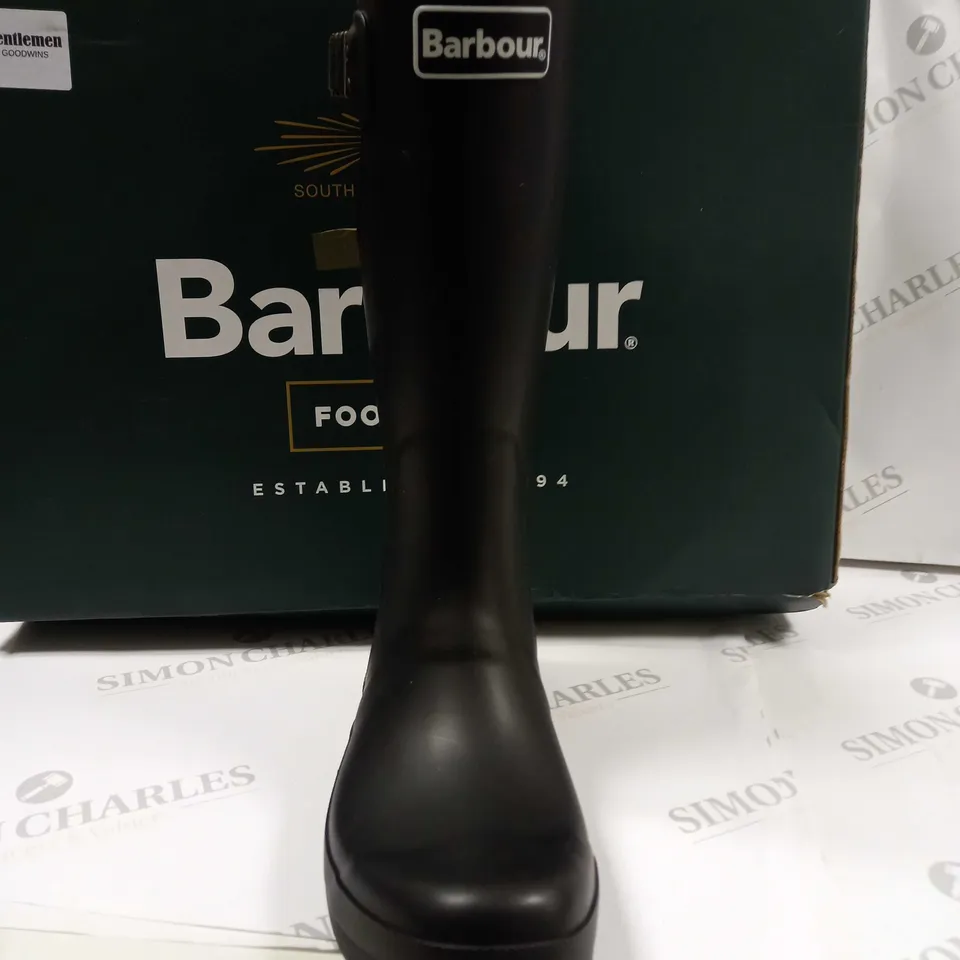 BOXED PAIR OF BARBOUR FOOTWEAR CIRRUS WELLINGTON BOOTS UK SIZE 9