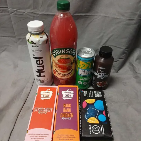 APPROX 7 ASSORTED FOOD & DRINK ITEMS TO INCLUDE : HUEL VANILLA SHAKE, ROBINSONS FRUIT DRINK, FIBRE BEVERAGE, BBQ SAUCE & 3 RECIPE KITS
