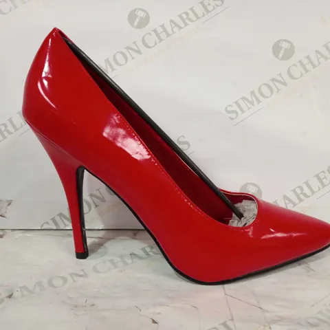 BOXED PAIR OF BUCKLE CLOSED TOE HEELS IN RED UK SIZE 12