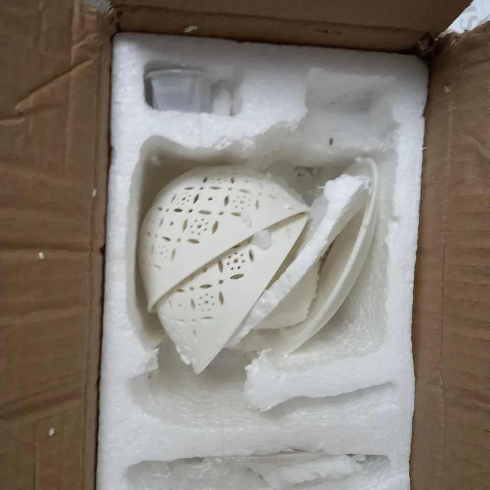 WHITE SET OF 2 BOWLS