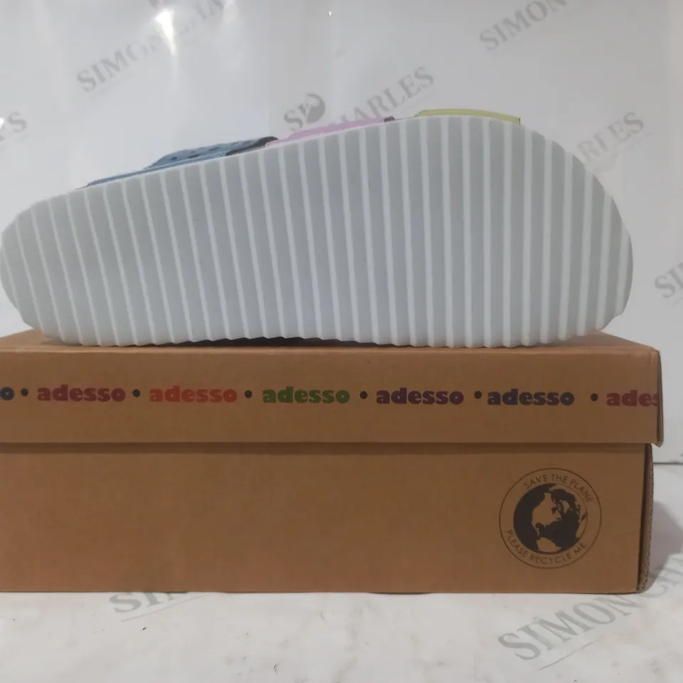 BOXED PAIR OF ADESSO OPEN TOE SANDALS IN BLUE/PINK/YELLOW SIZE 7