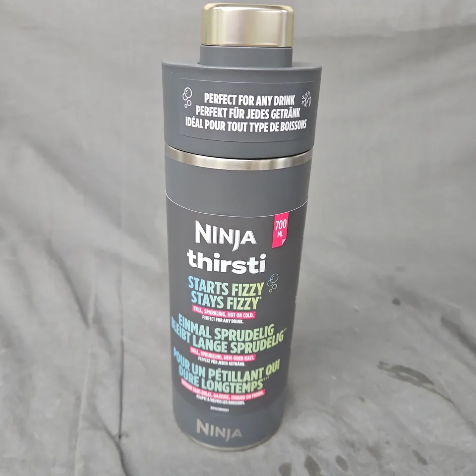 NINJA THIRSTI FIZZY DRINK BOTTLE IN GREY SIZE 700ML