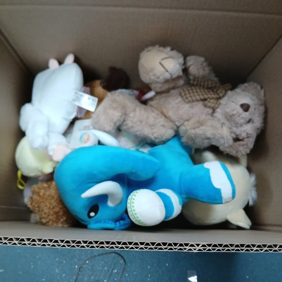 LOT OF APPROXIMATELY 15 ASSORTED PLUSHIES