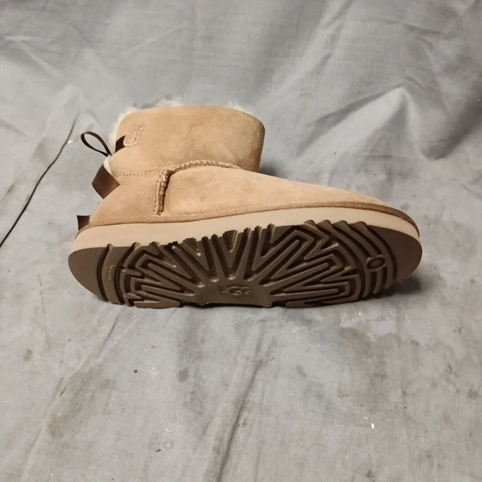 UGG TAN SUEDE ANKLE BOOTS WITH SHEARLING LINING SIZE 4.5