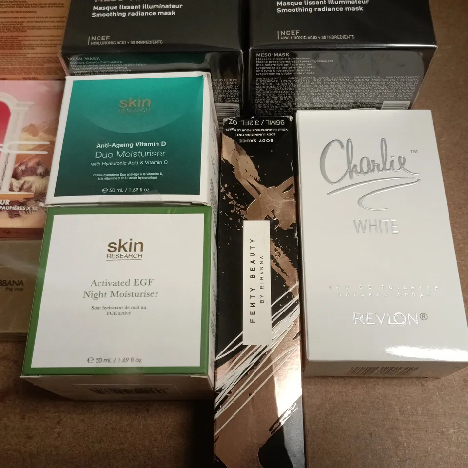 APPROXIMATELY 29 ASSORTED HEALTH & BEAUTY: TO INCLUDE; YARDLEY, CHARLIE, DOLCE AND GABBANA, MAC AND ELIZABETH ARDEN