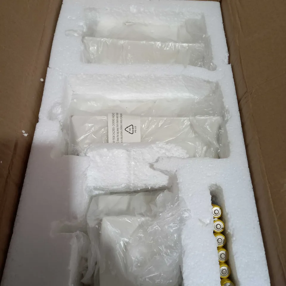 BOXED OUTLET HOME REFLECTIONS CERAMIC STAR PRE-LIT CANDLES