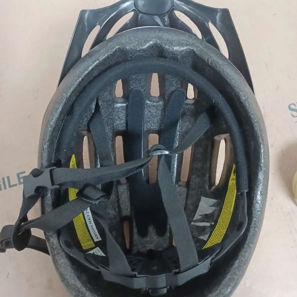 CHALLENGE BIKE HELMET  SIZE UNKNOW 