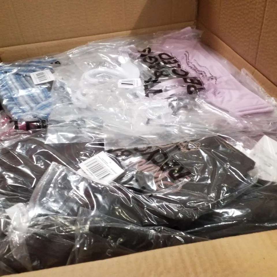PALLET CONTAINING ASSORTED BRAND CLOTHING INCLUDING JEANS, GIRLFRIEND SHORTS & ACTIVE GEAR