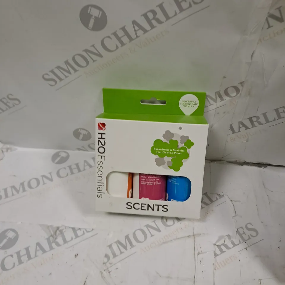 BOX OF ASSORTED ITEMS TO INCLUDE H20 CLEAN, HAIRSHARK, CYROSHINE ETC