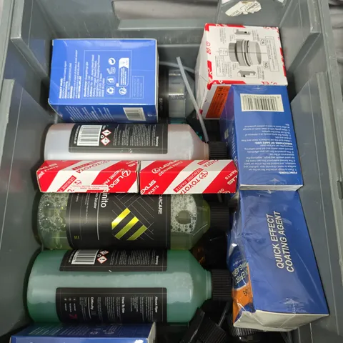 APPROXIMATELY 15 ASSORTED VEHICLE PARTS/ACCESSORIES TO INCLUDE SPARK PLUGS, CLEANING SOLUTION, COATING AGENT ETC 