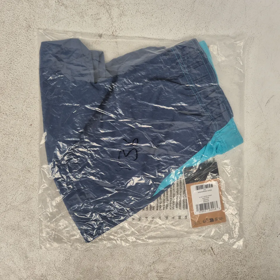 BAGGED THE NORTH FACE BLOCK SHORTS IN SHADY BLUE SIZE MEDIUM