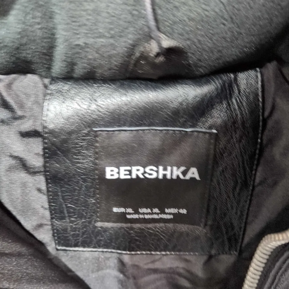 BERSHKA BLACK PUFFER JACKET – SIZE XL (EU/US)