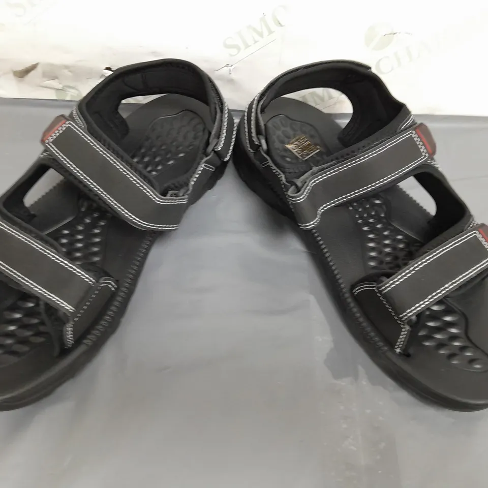 BOXED PAIR OF DESIGNER OPEN TOE SANDALS IN BLACK EU SIZE 45
