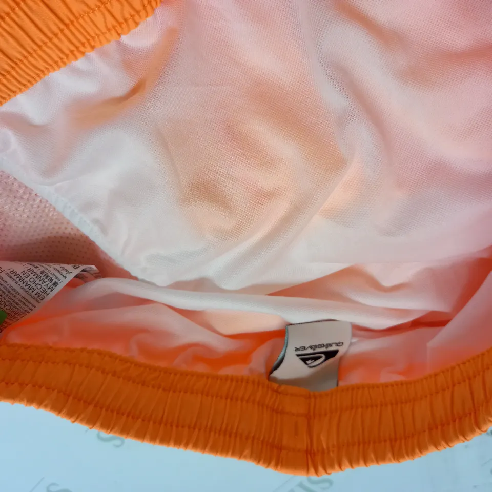 QUICKSILVER ORANGE SHORTS - S