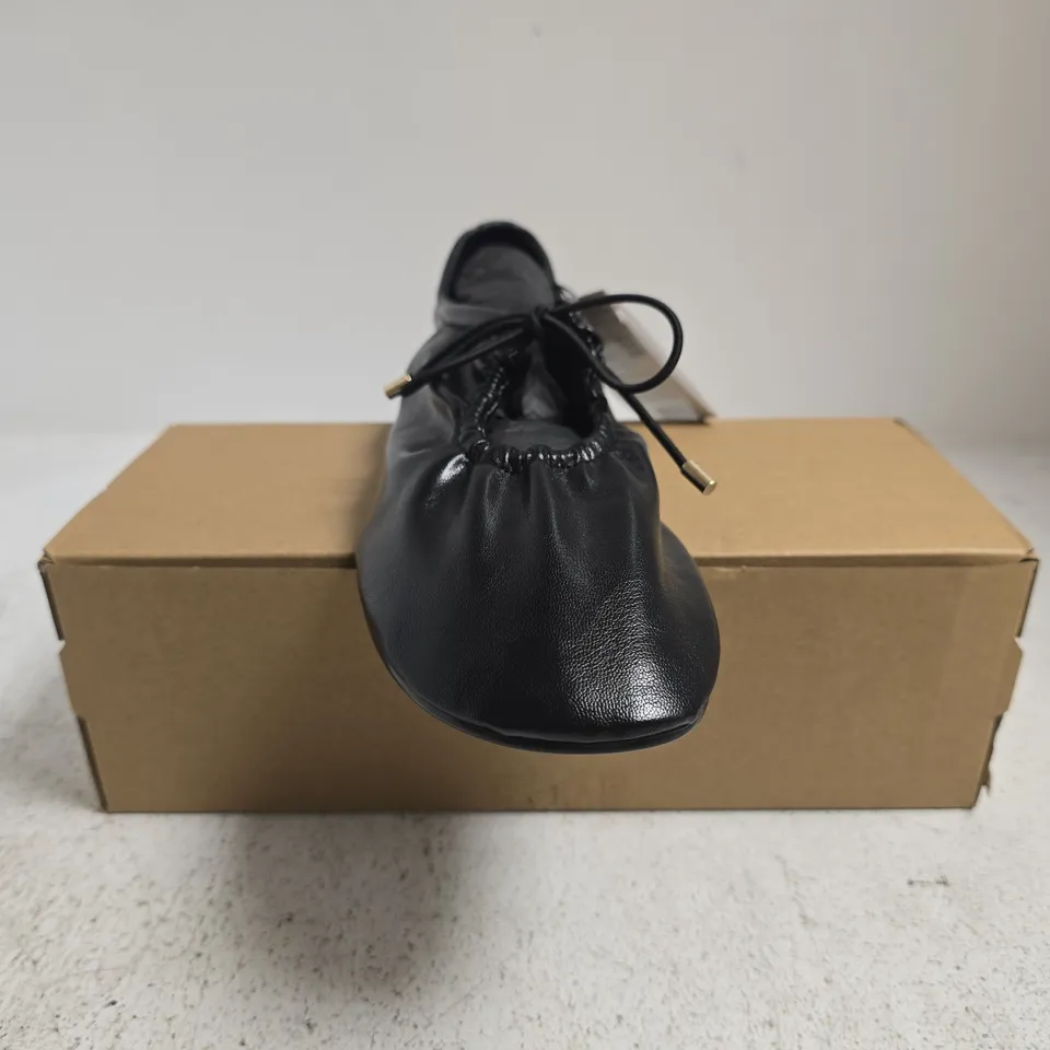 BOXED PAIR OF MANGO 620 WOMEN'S PUMPS IN BLACK SIZE UK 8