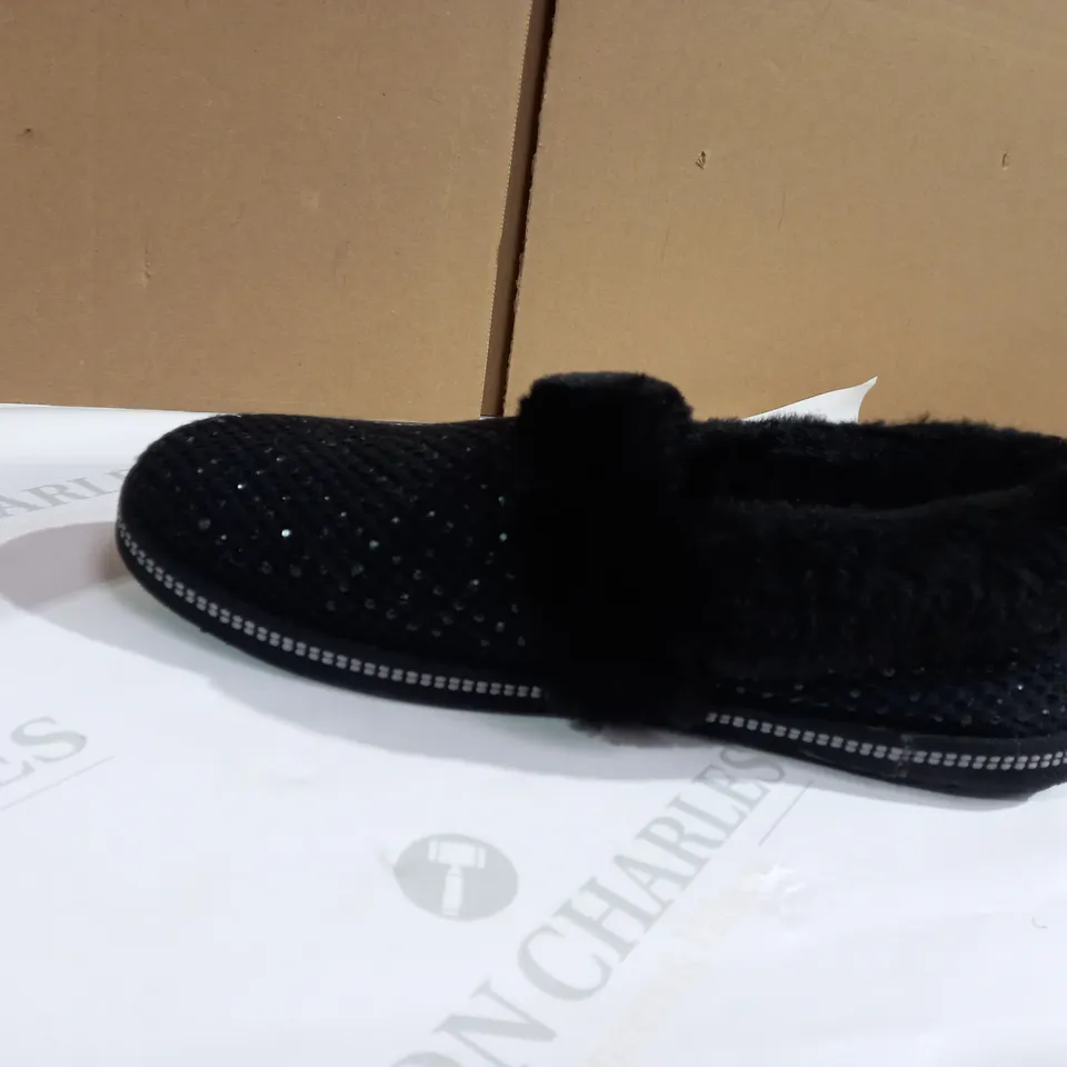 SKETCHERS COZY SLIPPER SIZE 5.5
