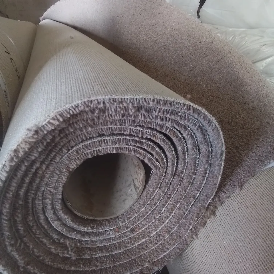 ROLL OF QUALITY RUSTIC BERBER TWIST CUMIN CARPET // SIZE: APPROXIMATELY 5.3 X 4M