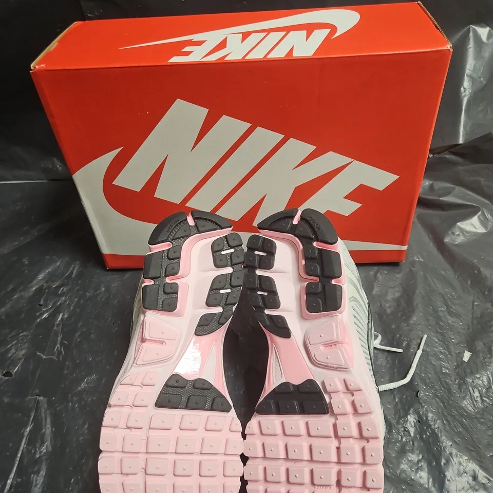 NIKE ZOOM VOMERO 5 WOMEN’S RUNNING SHOES – GREY/SILVER WITH PINK OUTSOLE (BOXED) UK SIZE 6