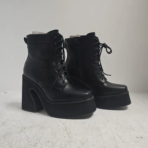 BOXED PAIR OF SEDAI PLATFORM BLOCK HEEL ANKLE BOOTS IN BLACK SIZE 3